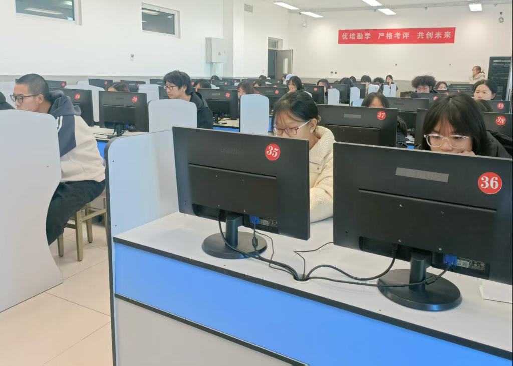 2025年唐山幼專第一屆辦公軟件大賽圓滿落幕，軟件開(kāi)發(fā)新星閃耀校園